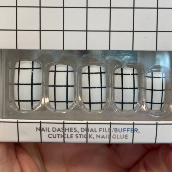 Red Aspen Nails - Checkmate Cheryl Windowpane Plaid Nail Dashes NEW - Picture 2 of 5